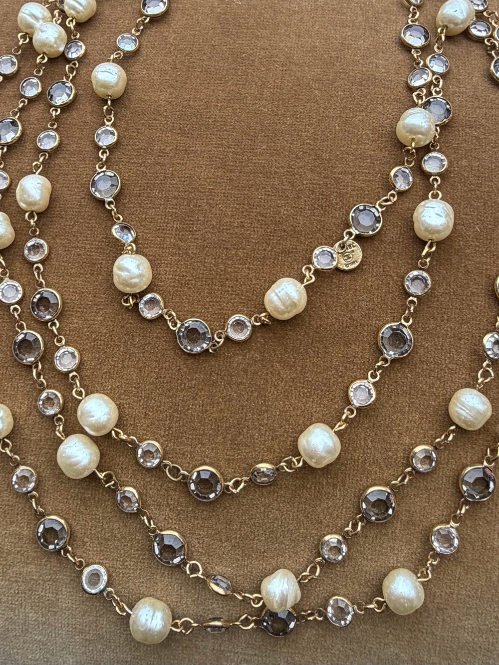 Auth CHANEL 81 gold plated faux baroque pearl and gray crystal sautoir necklace